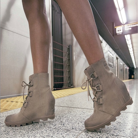 sorel joan of arctic wedge ii zip ash brown